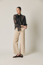 Blusa fina con lazo marrón