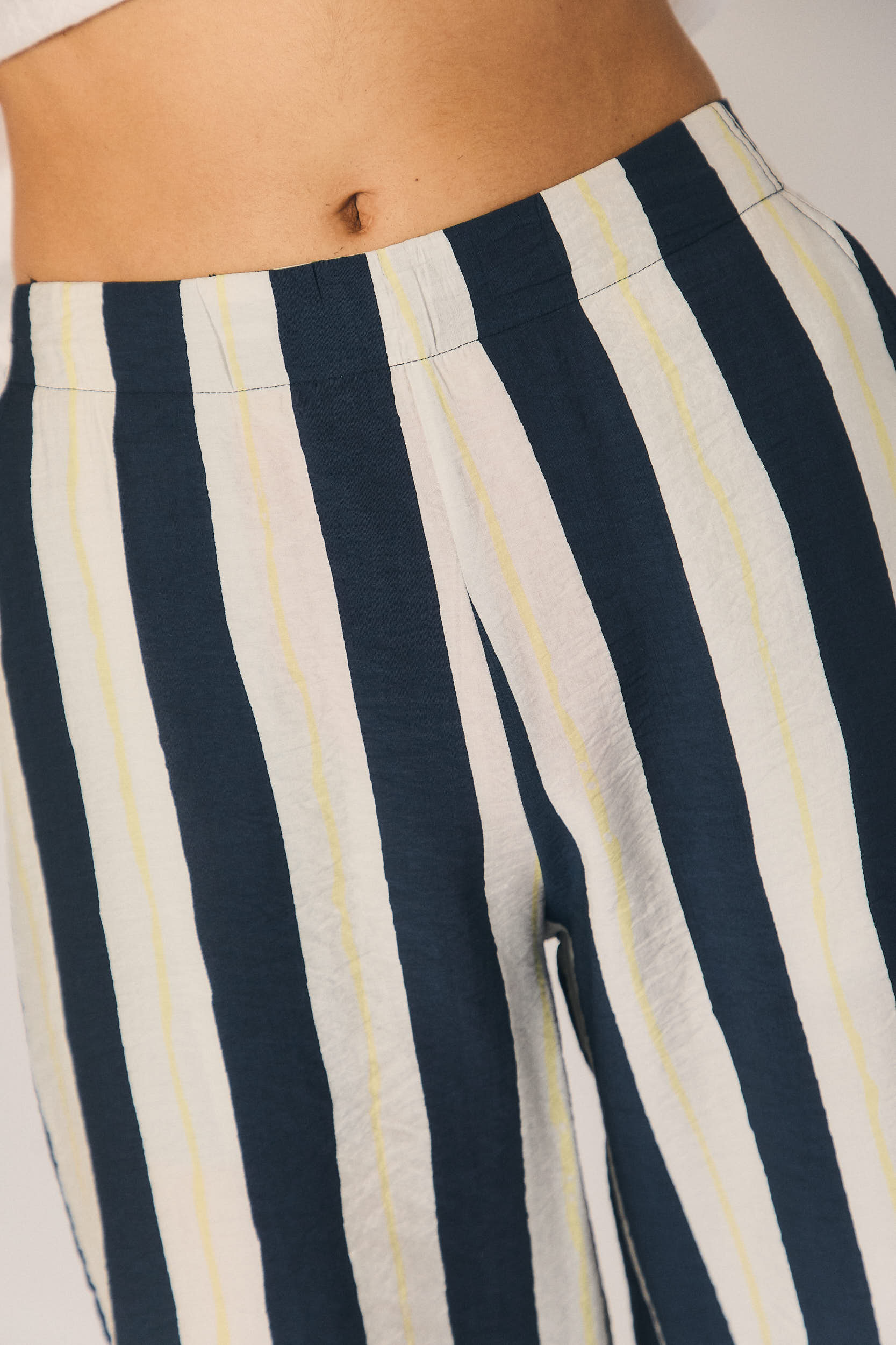 Pantalón fluido de rayas marineras