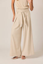 Pantalón ancho lazo rayas beige