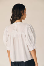 Blusa encaje jaretas blanco