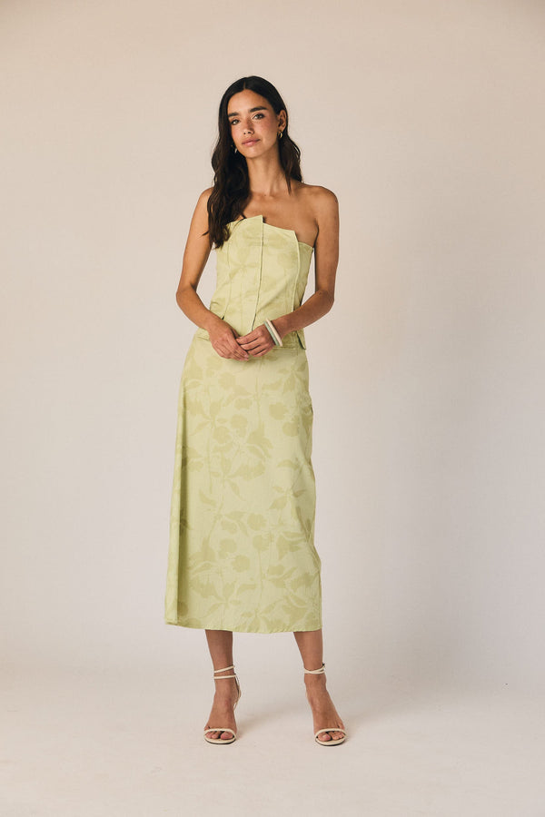 Falda midi con flores en relieve