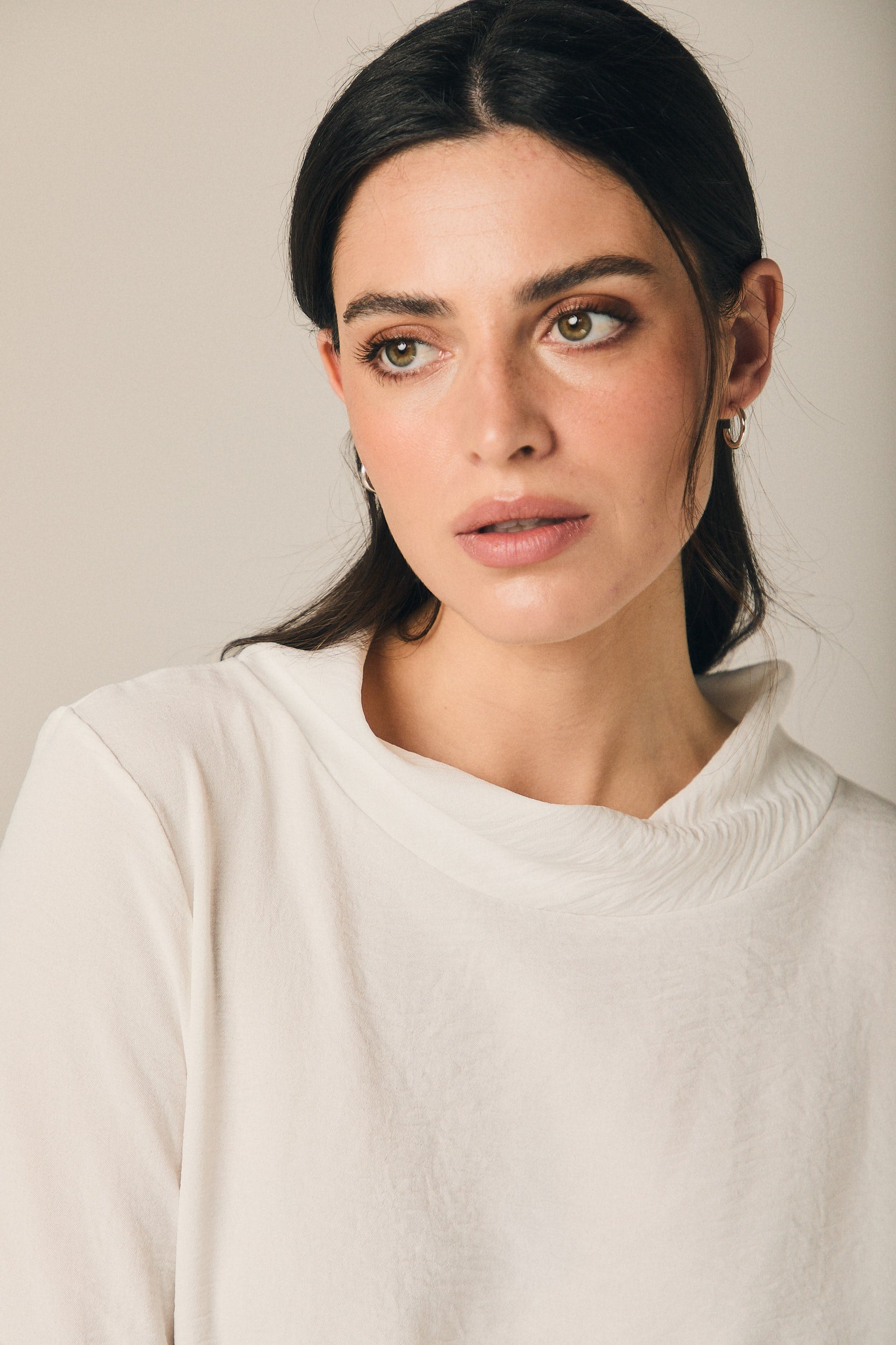 Blusa cuello chimenea blanco