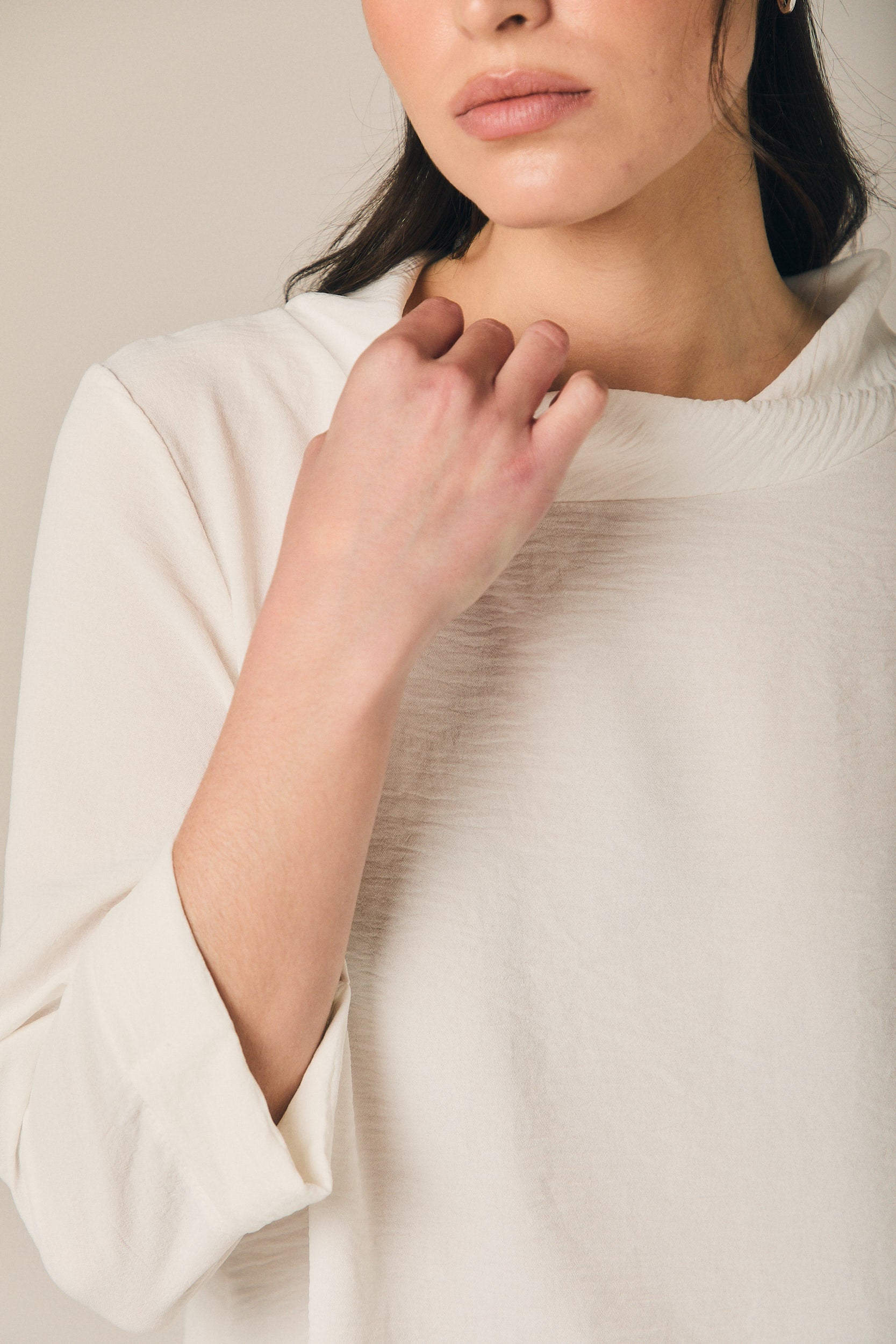 Blusa cuello chimenea blanco