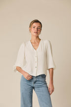 Blusa fina cuello pico blanco