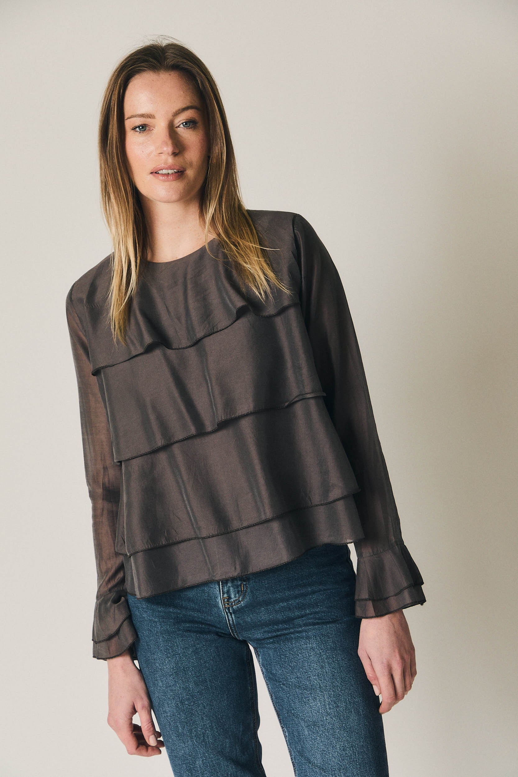 Blusa fina de capas marrón