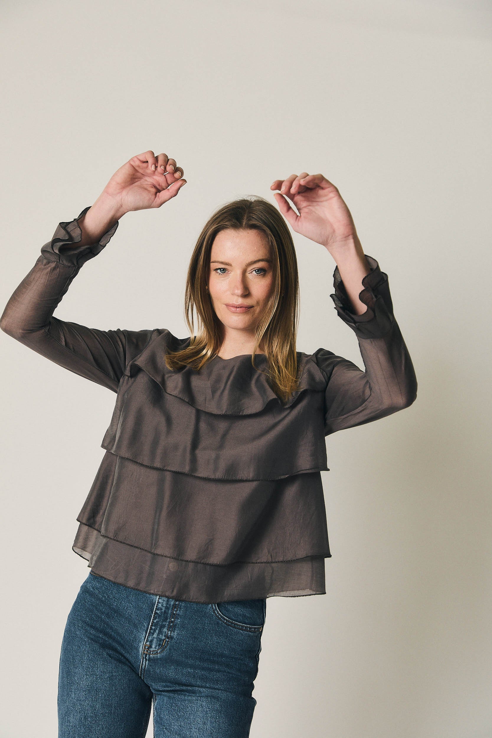 Blusa fina de capas marrón