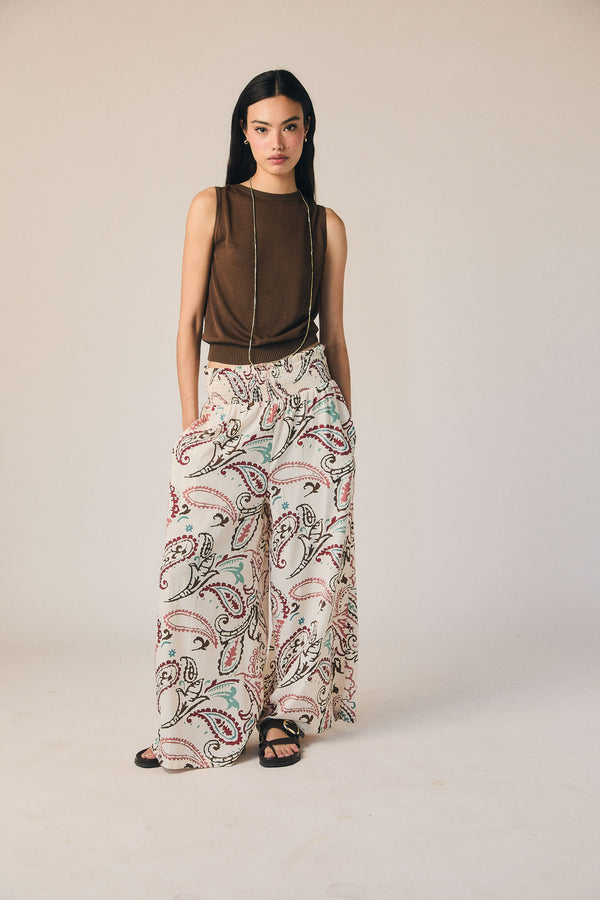 Pantalón fluido con estampado paisley