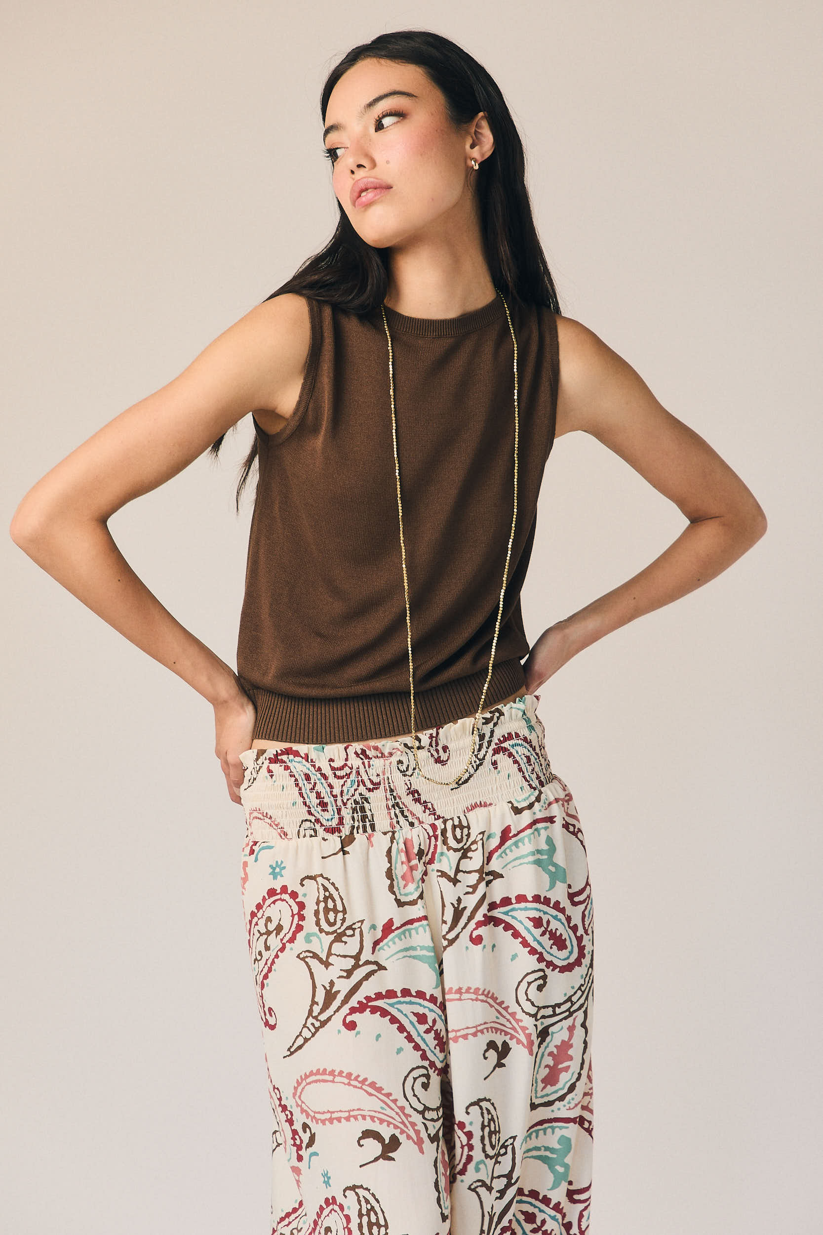 Pantalón fluido con estampado paisley