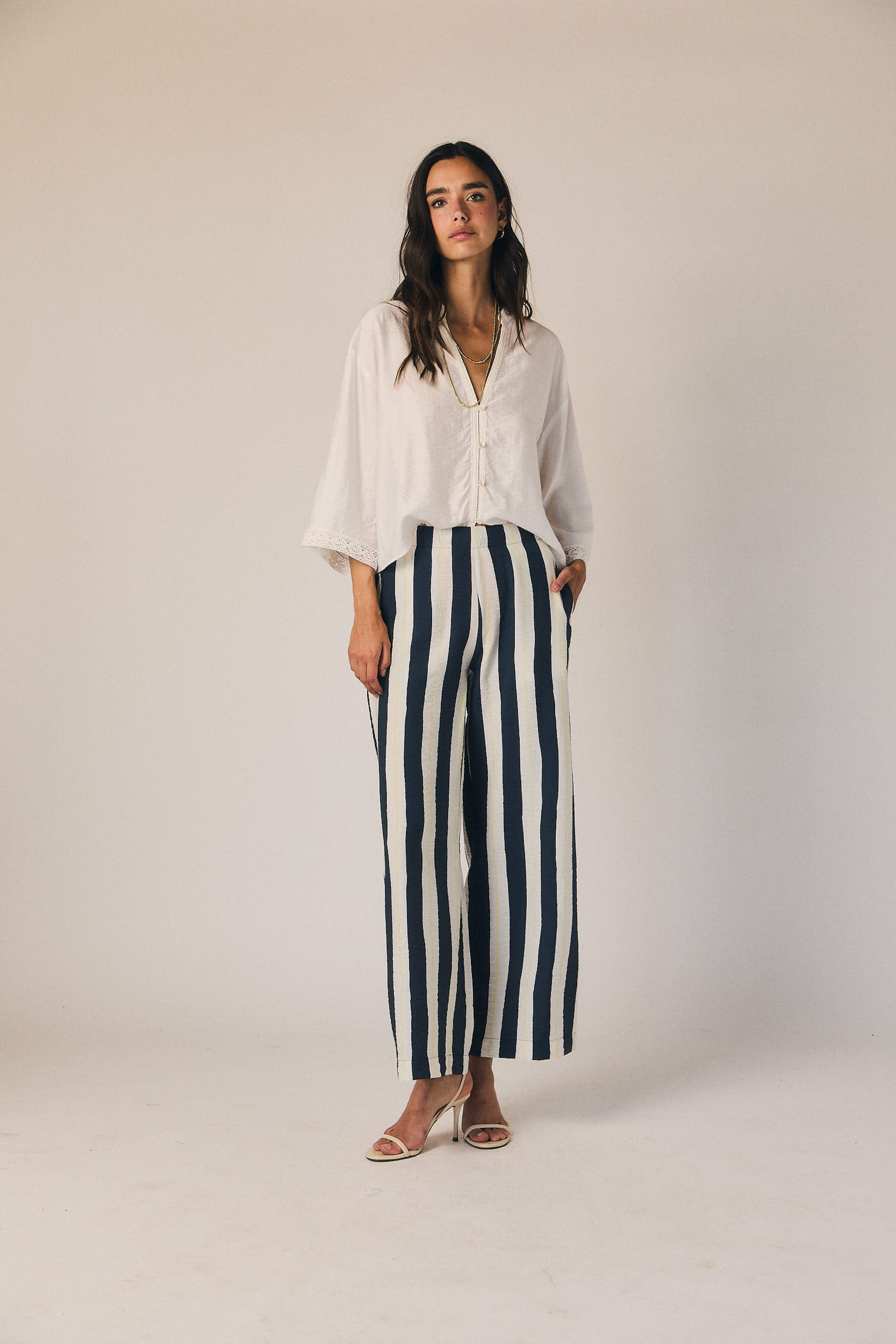 Pantalón fluido de rayas marineras